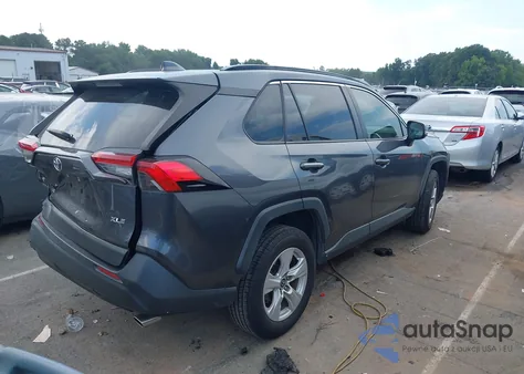 2020 Toyota Rav4 Xle z USA, uszkodzony, nr VIN JTMW1RFV1LD042351